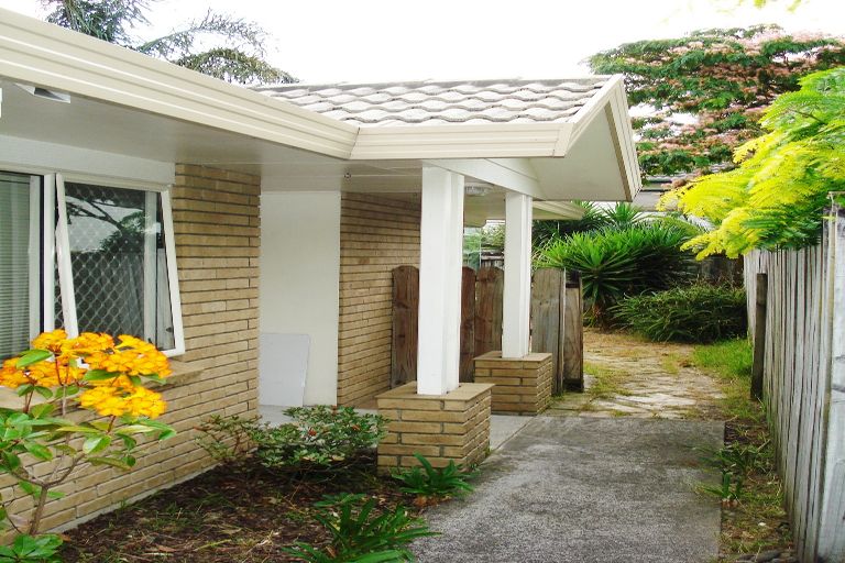 Photo of property in 2/236 Cascades Road, Botany Downs, Auckland, 2010