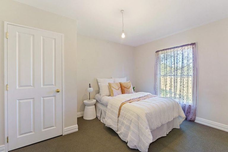 Photo of property in 98 Rahui Road, Otaki, 5512