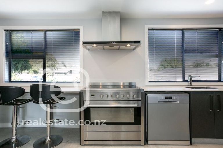 Photo of property in 75 Milton Road, Bluff Hill, Napier, 4110