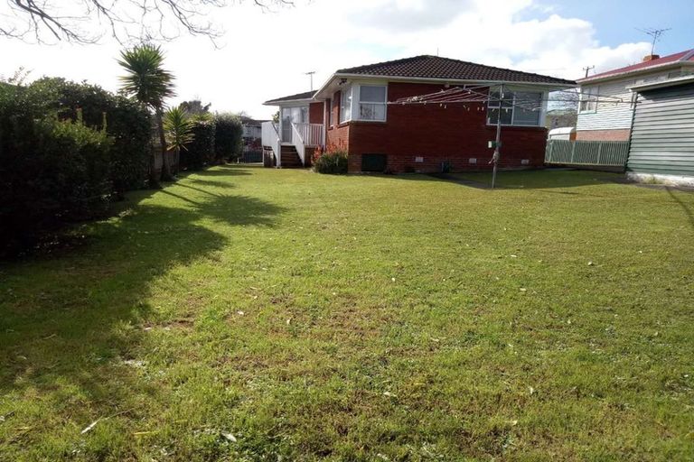Photo of property in 16 Mawney Road, Henderson, Auckland, 0610