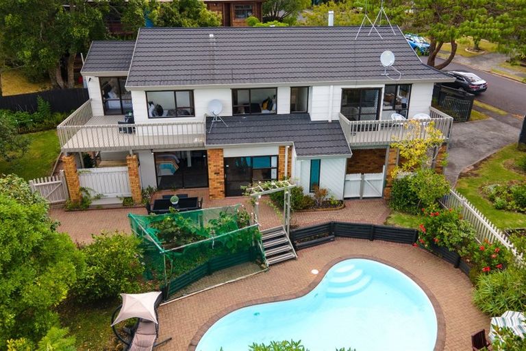 Photo of property in 1 Kallista Place, Browns Bay, Auckland, 0630