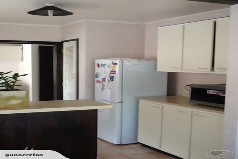 Photo of property in 1/150a Prince Regent Drive, Half Moon Bay, Auckland, 2012