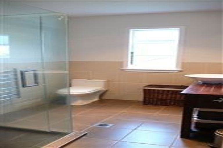 Photo of property in 1/5 Milton Road, Northcote Point, Auckland, 0627