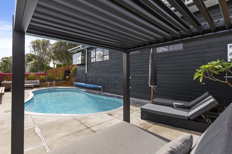 Photo of property in 2/15 Eastwood Rise, Browns Bay, Auckland, 0630