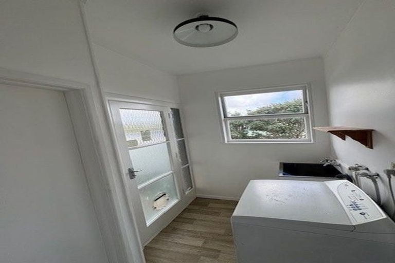 Photo of property in 282 Great North Road, Henderson, Auckland, 0612