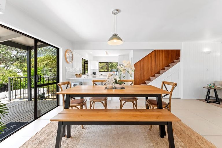 Photo of property in 6 Elliston Crescent, Stanmore Bay, Whangaparaoa, 0932