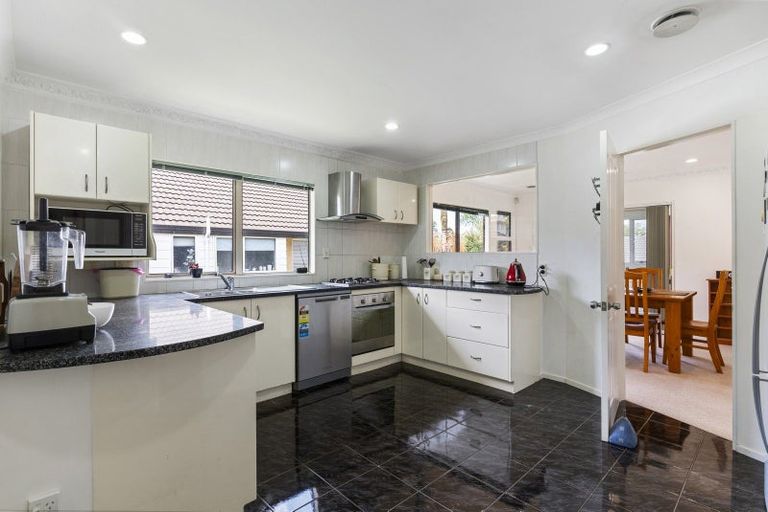 Photo of property in 64 Whitford Road, Botany Downs, Auckland, 2014