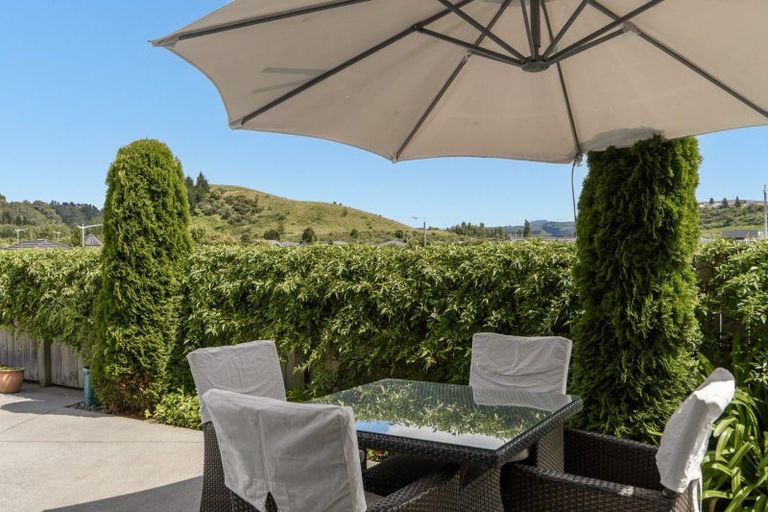 Photo of property in 11 Rochfort Crescent, Pyes Pa, Tauranga, 3112