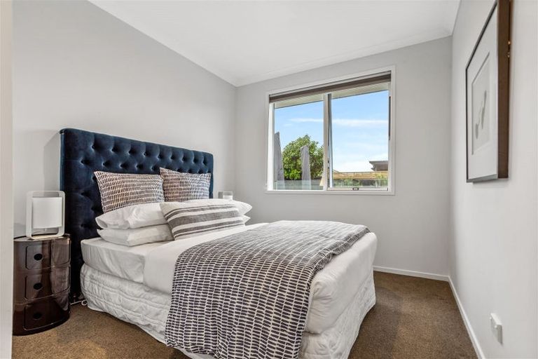 Photo of property in 5 Aporo Drive, Kumeu, 0810