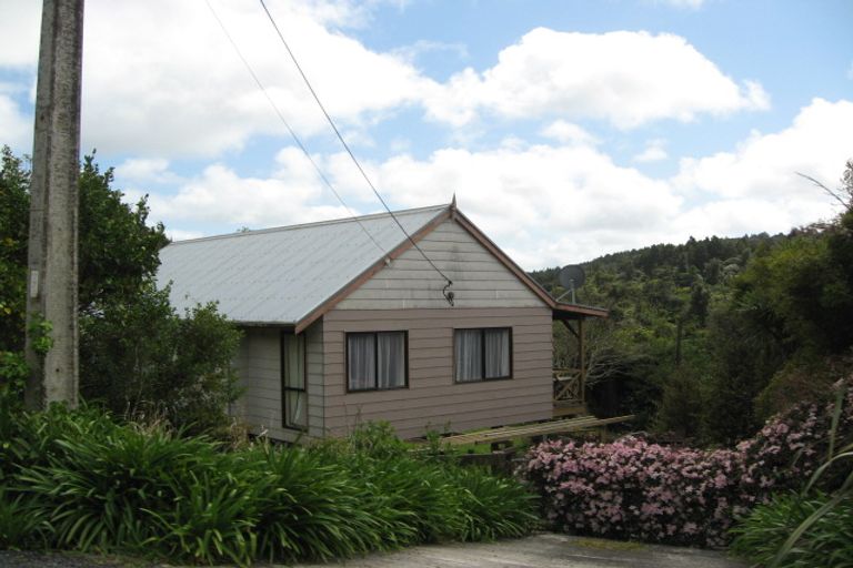 Photo of property in 7 Falls Road, Waitakere, Henderson, 0781