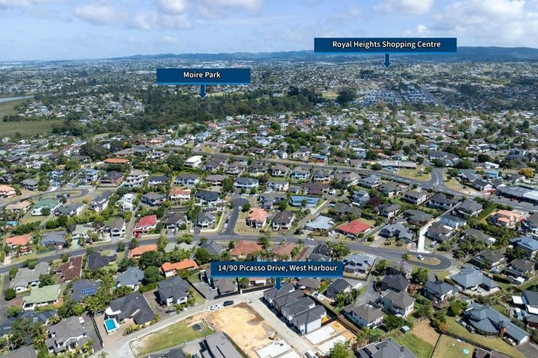 Photo of property in 13/90 Picasso Drive, West Harbour, Auckland, 0618