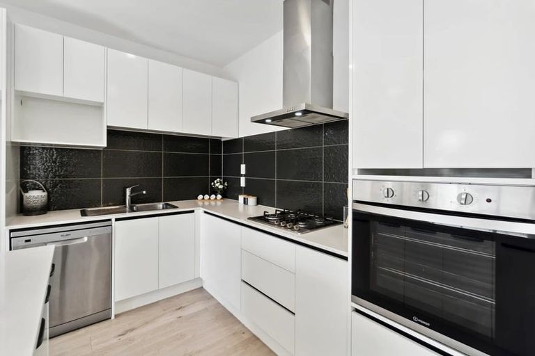 Photo of property in 4 Swamp Kauri Grove, Papakura, 2110