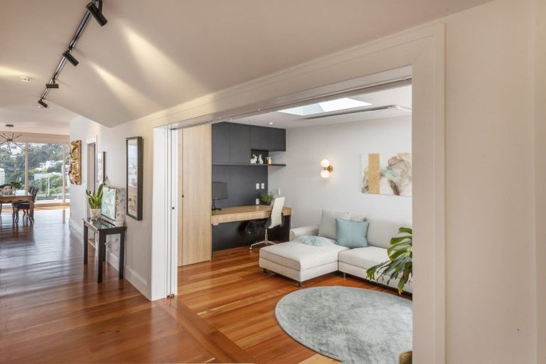 Photo of property in 10 Oriental Terrace, Mount Victoria, Wellington, 6011