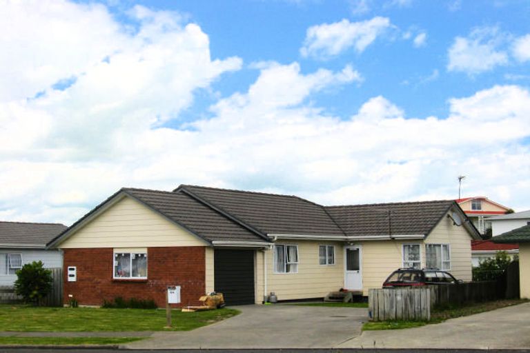 Photo of property in 64 Robert Skelton Place, Clendon Park, Auckland, 2103