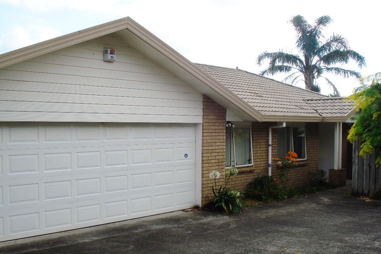 Photo of property in 2/236 Cascades Road, Botany Downs, Auckland, 2010