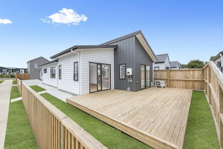 Photo of property in 27 Combat Street, Papakura, 2110