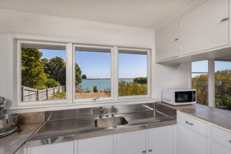 Photo of property in 16 Martin Street, Monaco, Nelson, 7011