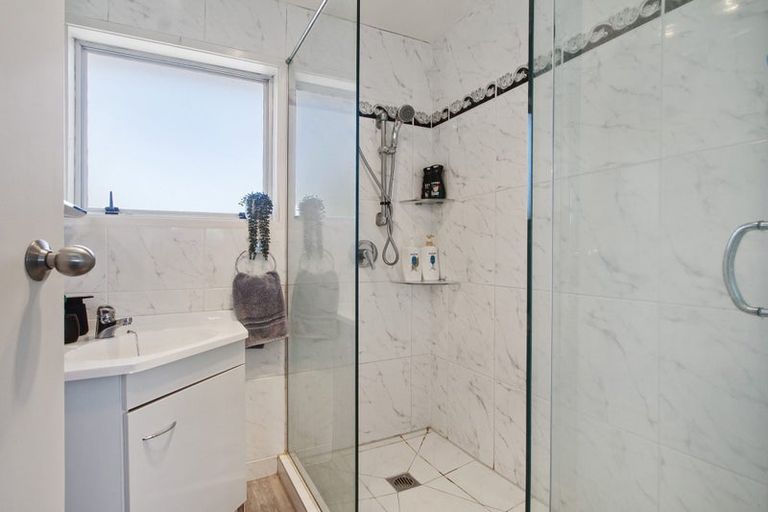 Photo of property in 5 Sumich Place, West Harbour, Auckland, 0618