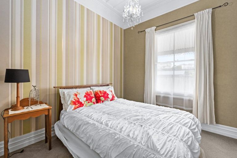 Photo of property in 4 Terrace Lane, Hospital Hill, Napier, 4110