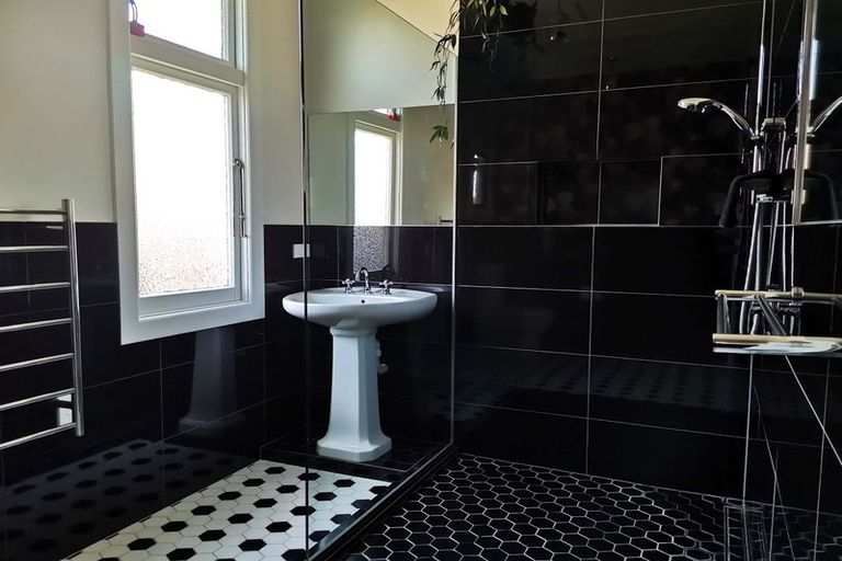 Photo of property in 118 Thackeray Street, Napier South, Napier, 4110