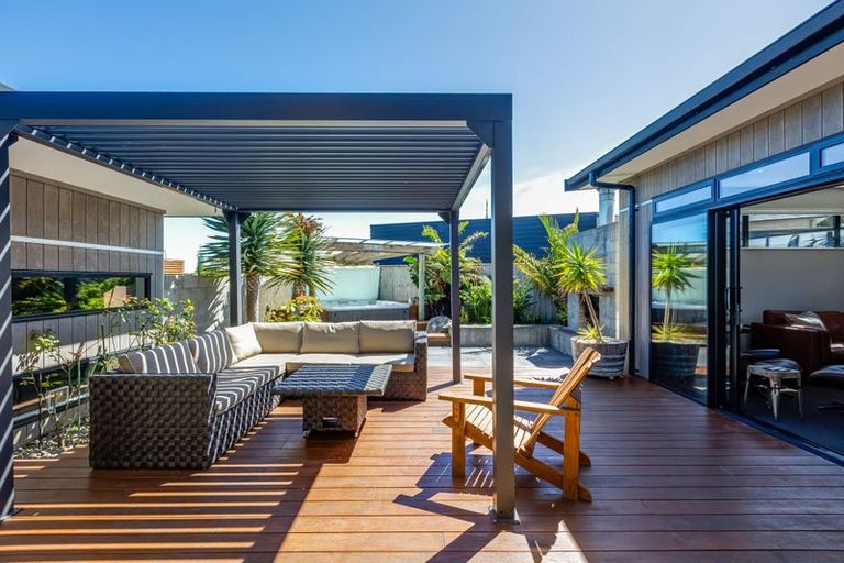 Photo of property in 11 Sumner Terrace, Aotea, Porirua, 5024