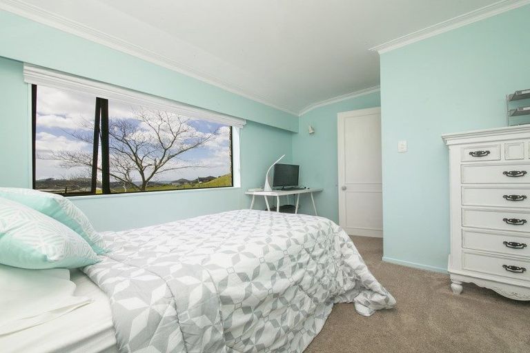 Photo of property in 115 Hillcrest Road, Hatfields Beach, Orewa, 0931