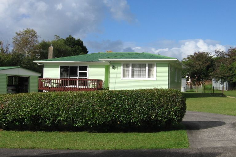 Photo of property in 19 Renata Crescent, Te Atatu Peninsula, Auckland, 0610