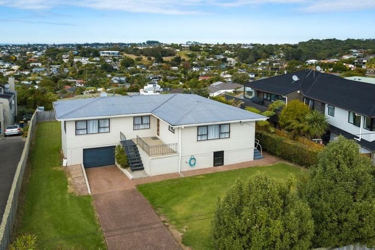 Photo of property in 34 Knights Road, Rothesay Bay, Auckland, 0630