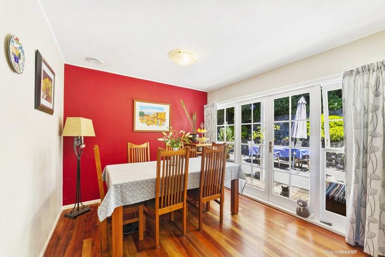 Photo of property in 12 Williamson Way, Karori, Wellington, 6012