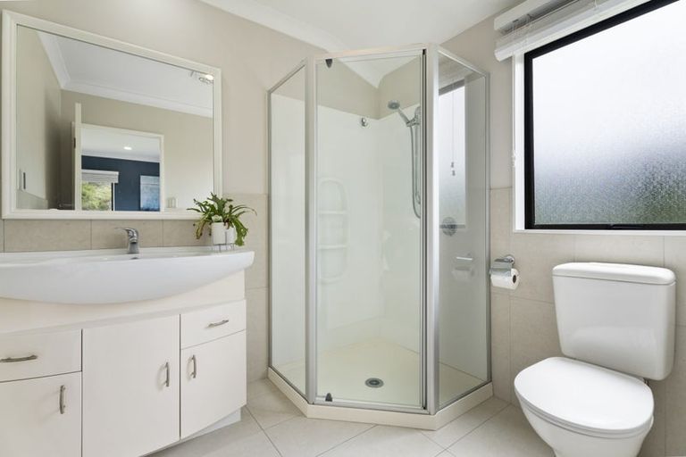 Photo of property in 28 Durbin Court, Greenhithe, Auckland, 0632