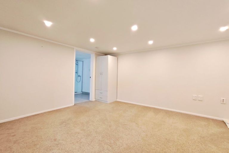 Photo of property in 20 Pupuke Road, Hillcrest, Auckland, 0627