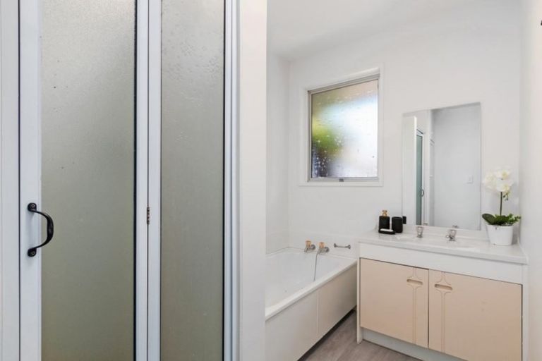 Photo of property in 259a Fifield Terrace, Opawa, Christchurch, 8023