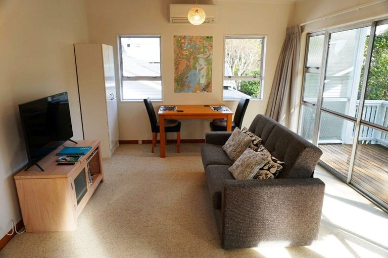 Photo of property in 8 Waikare Street, Karori, Wellington, 6012