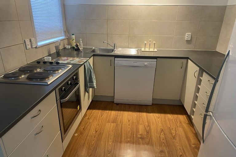 Photo of property in 385 Wairau Road, Totara Vale, Auckland, 0629