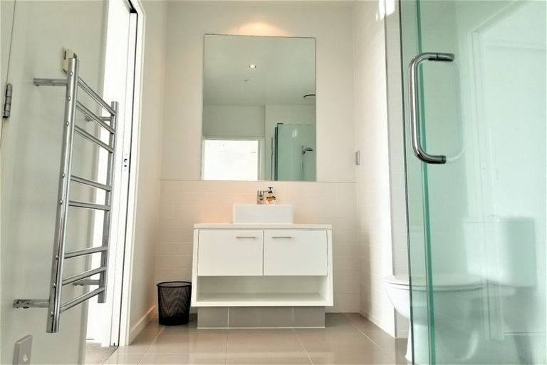 Photo of property in Sentinel Apartments, 1102/3 Northcroft Street, Takapuna, Auckland, 0622