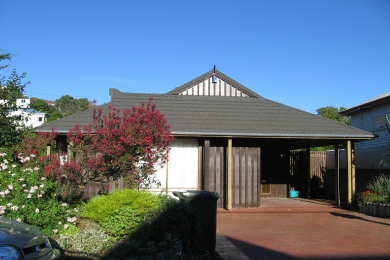 Photo of property in 16 Omar Street, Khandallah, Wellington, 6035