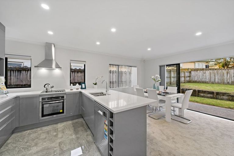 Photo of property in 10 Taatahi Street, Weymouth, Auckland, 2103