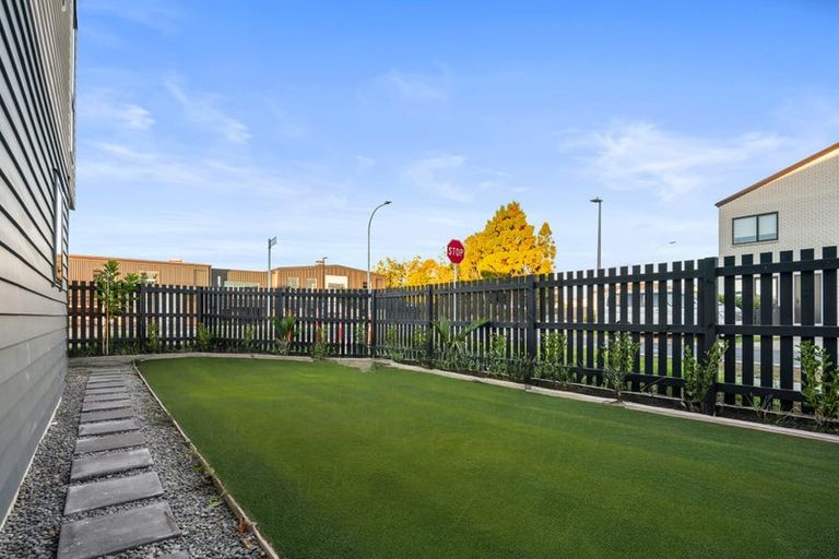 Photo of property in 8/10 Scott Road, Hobsonville, Auckland, 0616