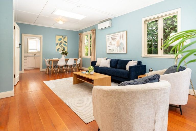 Photo of property in 25 Omar Street, Khandallah, Wellington, 6035