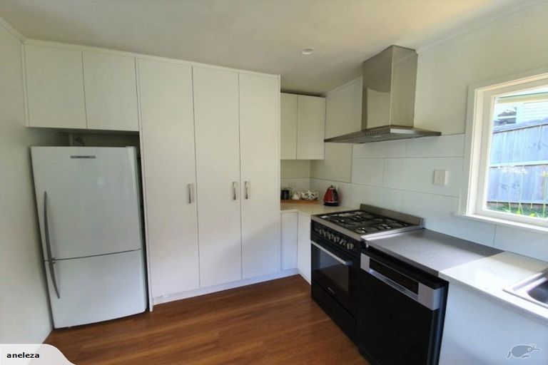 Photo of property in 2/24 Sovereign Place, Glenfield, Auckland, 0629