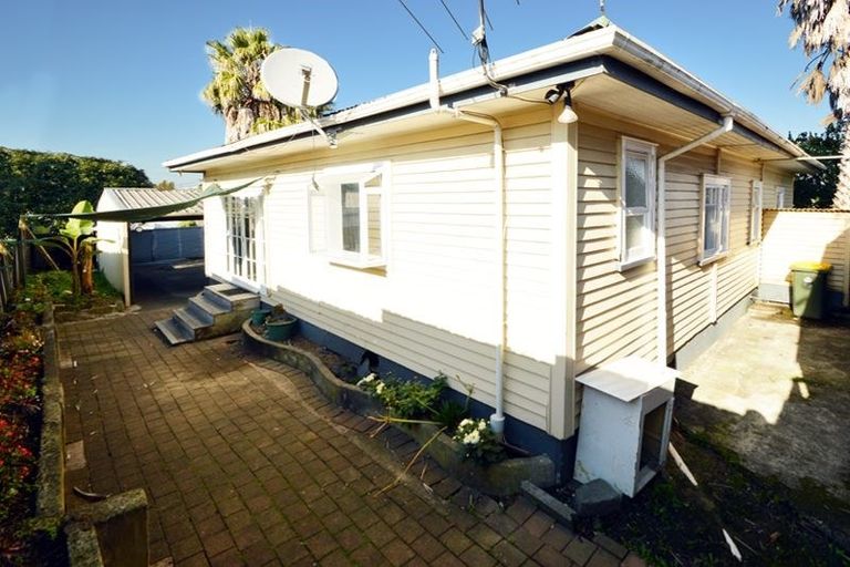 Photo of property in 5 Beatty Avenue, Manurewa, Auckland, 2102