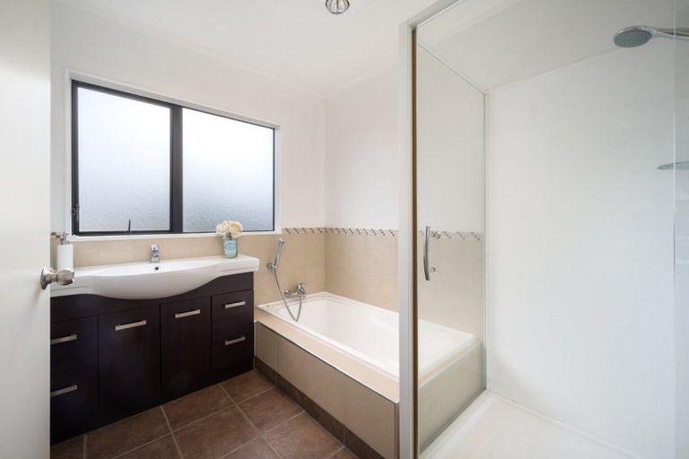 Photo of property in 2/83 Aviemore Drive, Highland Park, Auckland, 2010