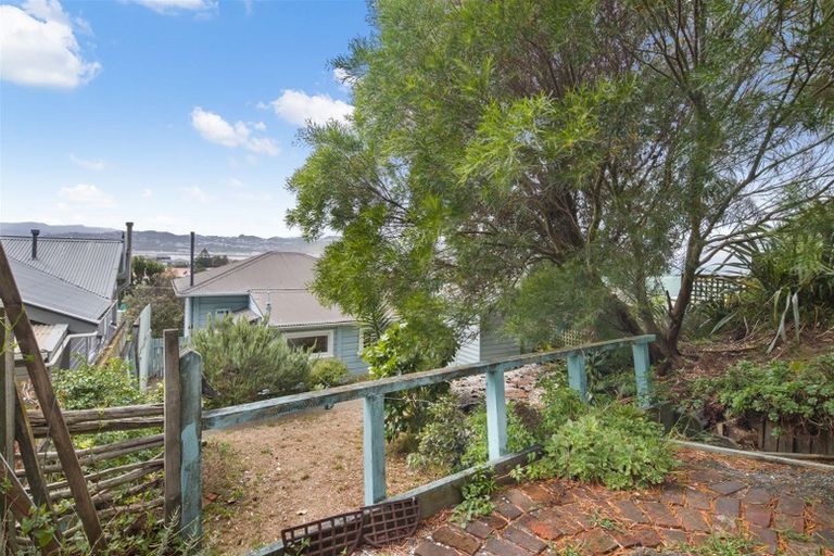 Photo of property in 176 Sutherland Road, Lyall Bay, Wellington, 6022