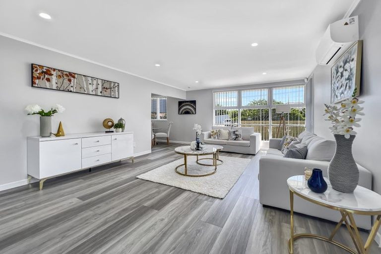 Photo of property in 17 Oxford Road, Manurewa, Auckland, 2102