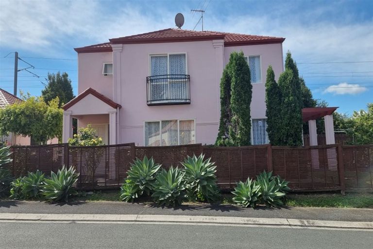 Photo of property in 9 Stolford Crescent, New Lynn, Auckland, 0600