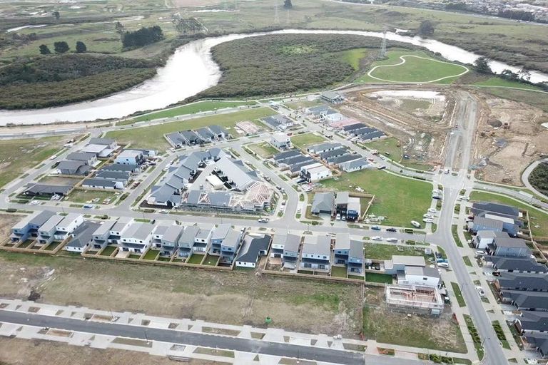 Photo of property in 6 Woven Place, Karaka, Papakura, 2113