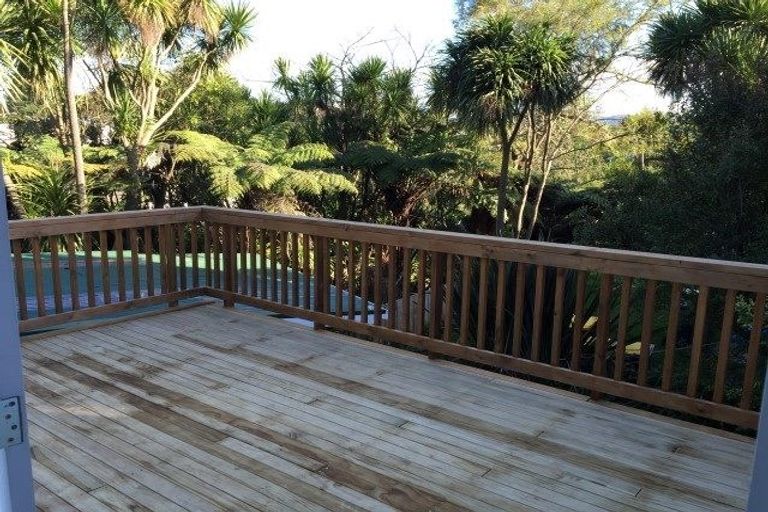 Photo of property in 11 Ribblesdale Road, Henderson, Auckland, 0612