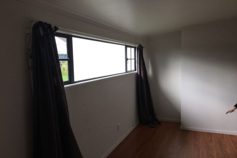 Photo of property in 10 Cairngorm Place, Highland Park, Auckland, 2010