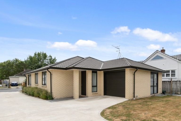 Photo of property in 8 Savage Crescent, Upper Hutt Central, Upper Hutt, 5018