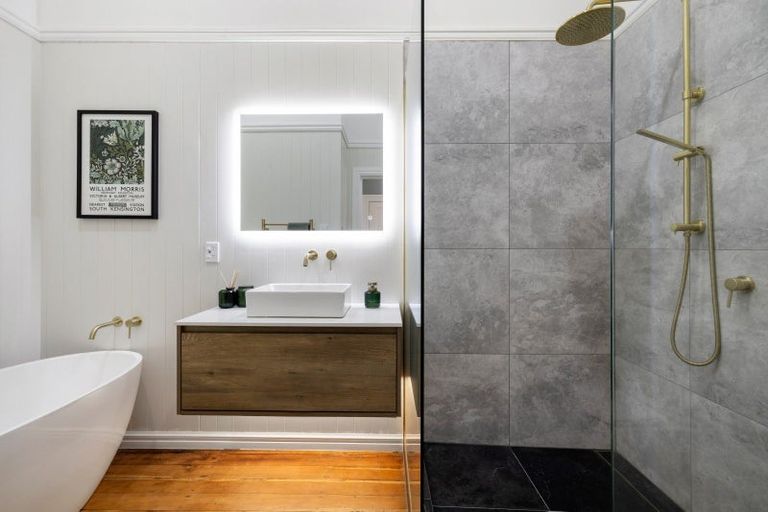 Photo of property in 114 Victoria Street, Cambridge, 3434